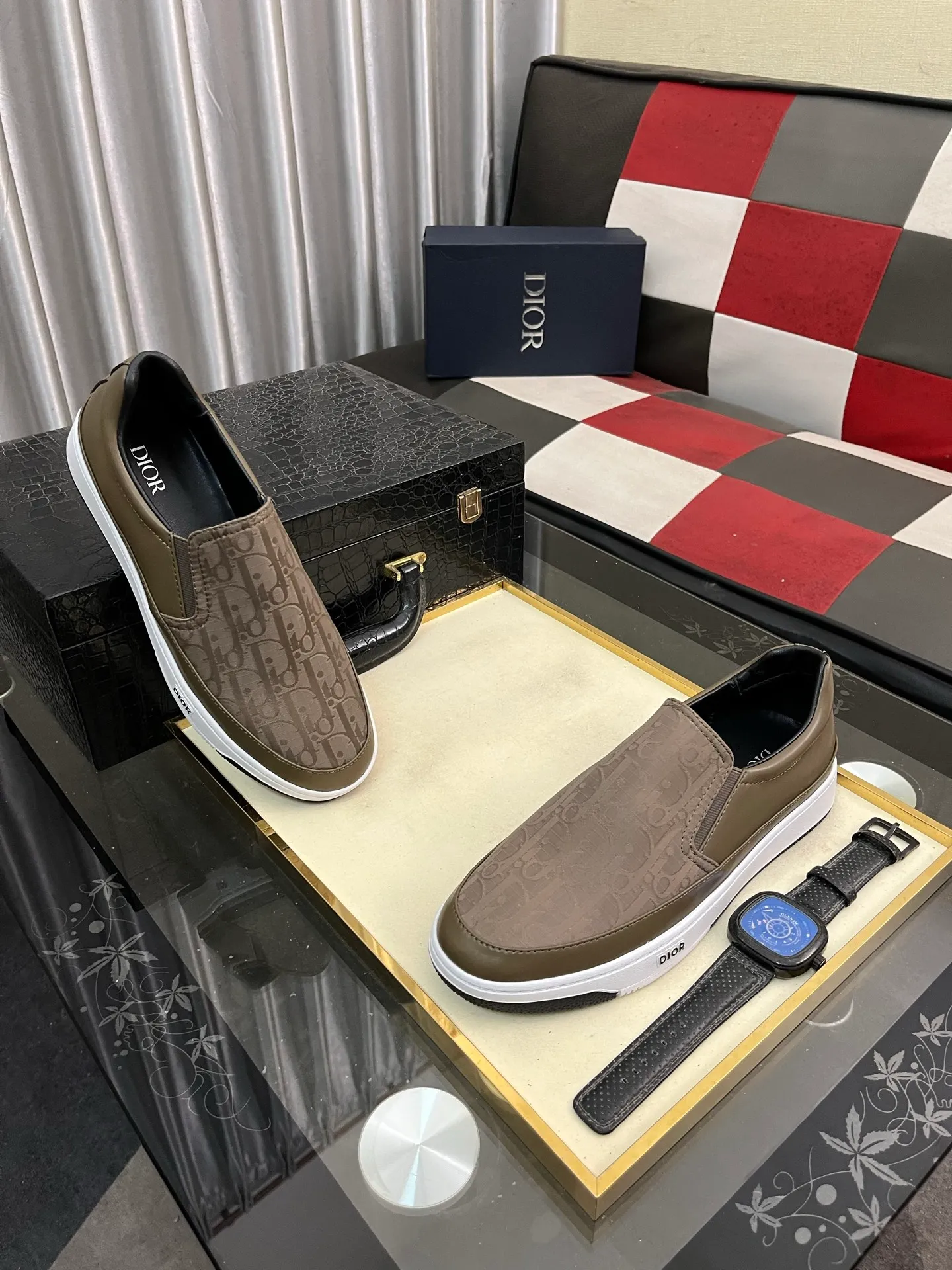 Men's men's shoes 💰420⌚️⌚️Dior unique modern style sneakers. Counter purchasing 🏃casual leather shoes😍😍 original cowhide leather imported from Italy (refuses to discolor and grind feet) soles: original soles specially provided by the original factory, super cool😍 lace up and walk with wind👍 style design ⚠️ super comfortable and wear-resistant original soles. Code number: 38-444️⃣Colors available